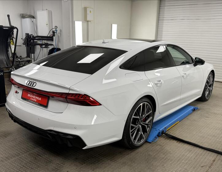 Audi S7 6