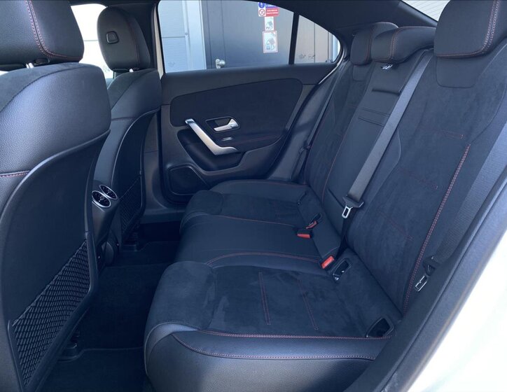 Mercedes-Benz Třídy A Sedan / Limuzína 1,3 l 120 kw