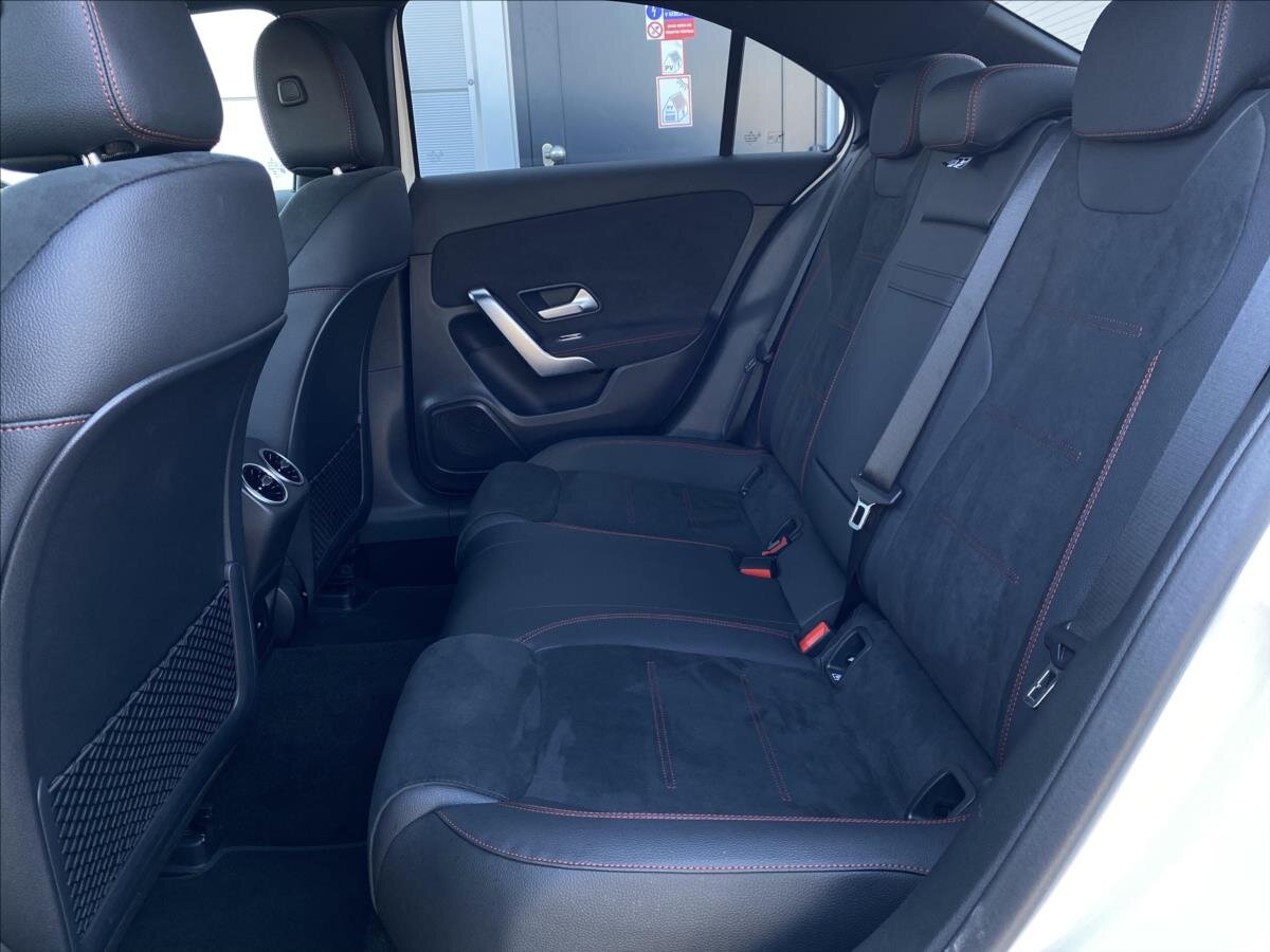 Mercedes-Benz Třídy A Sedan / Limuzína 1,3 l 120 kw