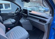 Volkswagen Caravelle 36