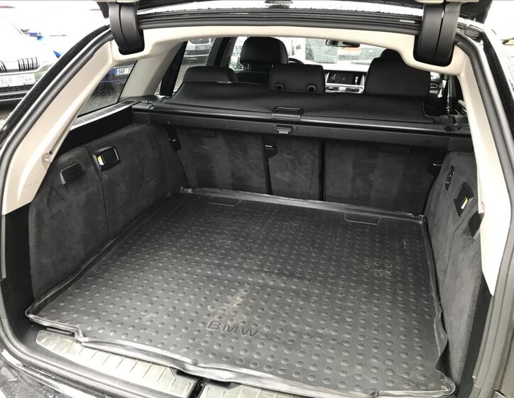 BMW Řada 5 Kombi 3,0 l 190 kw