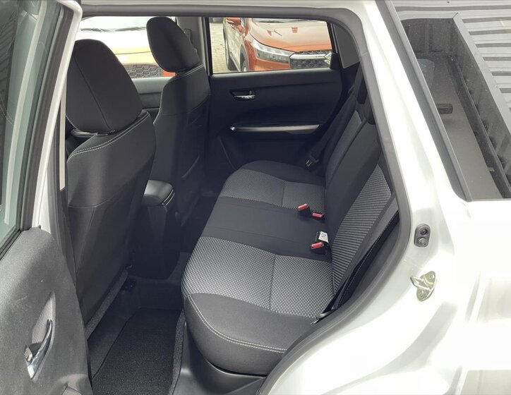 Suzuki Vitara SUV 1,4 l 81 kw