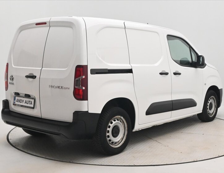 Toyota ProAce Skříň 1,5 l 75 kw