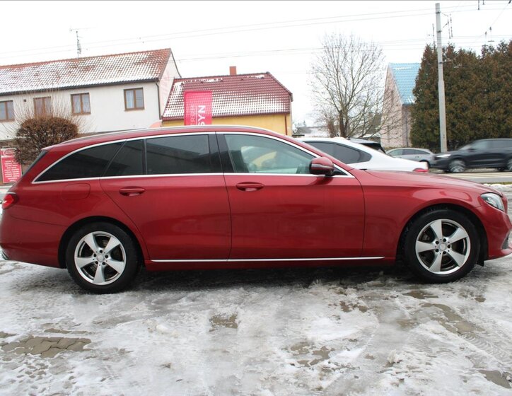 Mercedes-Benz Třídy E Kombi 2,0 l 143 kw