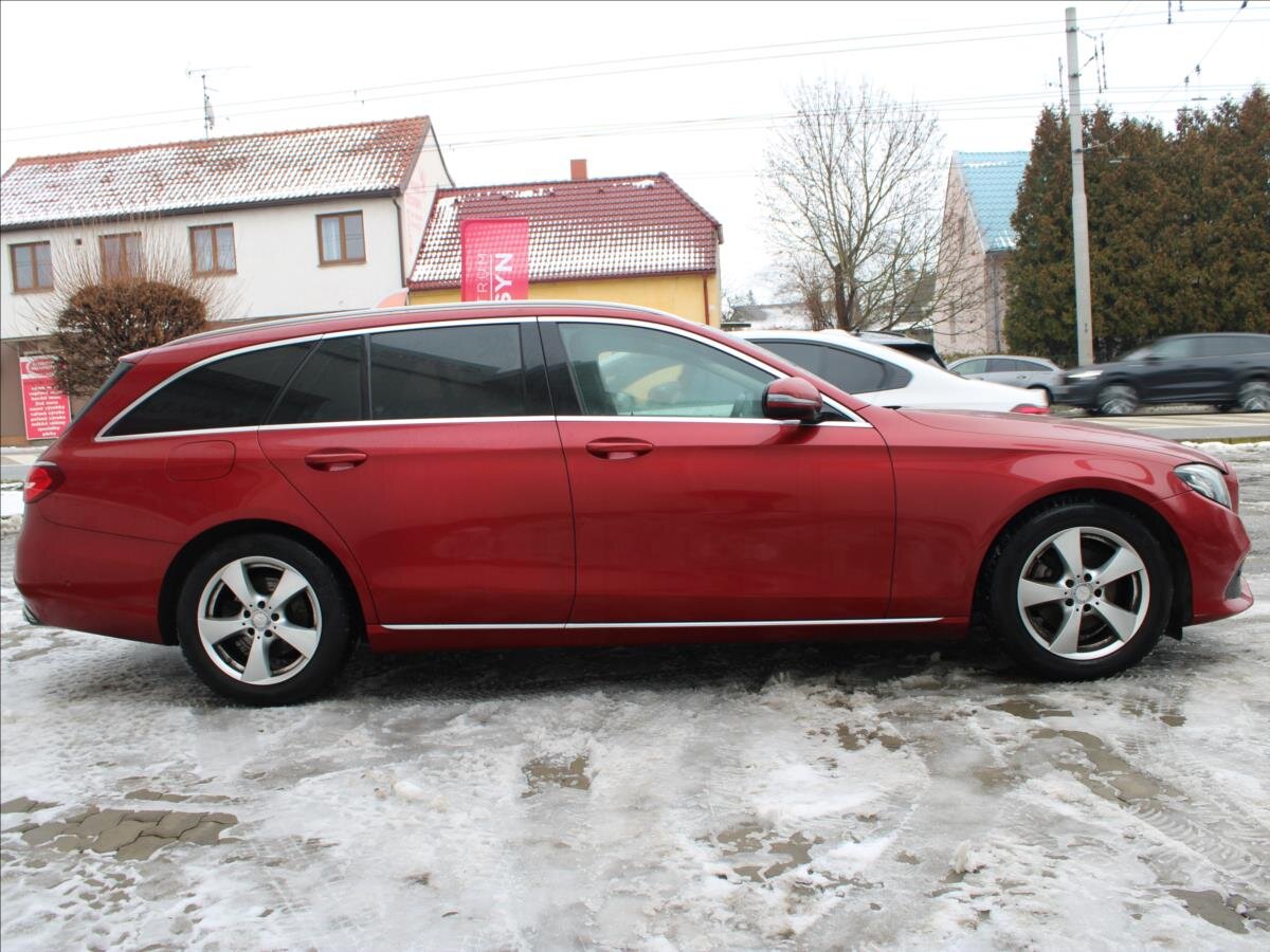 Mercedes-Benz Třídy E Kombi 2,0 l 143 kw