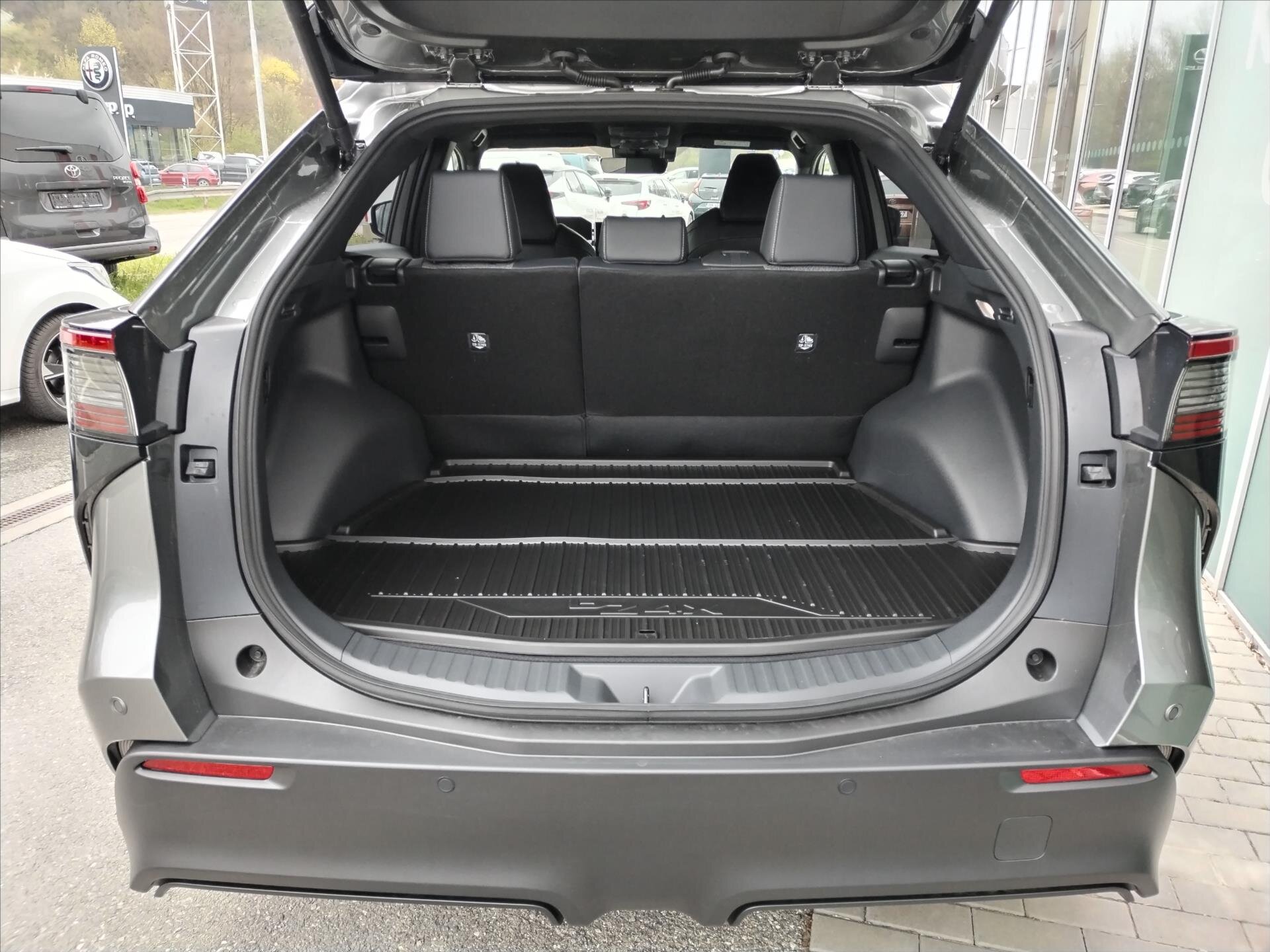 Toyota bZ4X SUV / Terénní 0,0 165 kw