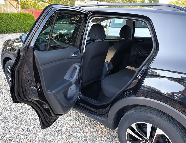 Volkswagen T-Cross 13