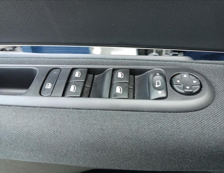 Peugeot 5008 SUV 1,6 l 88 kw