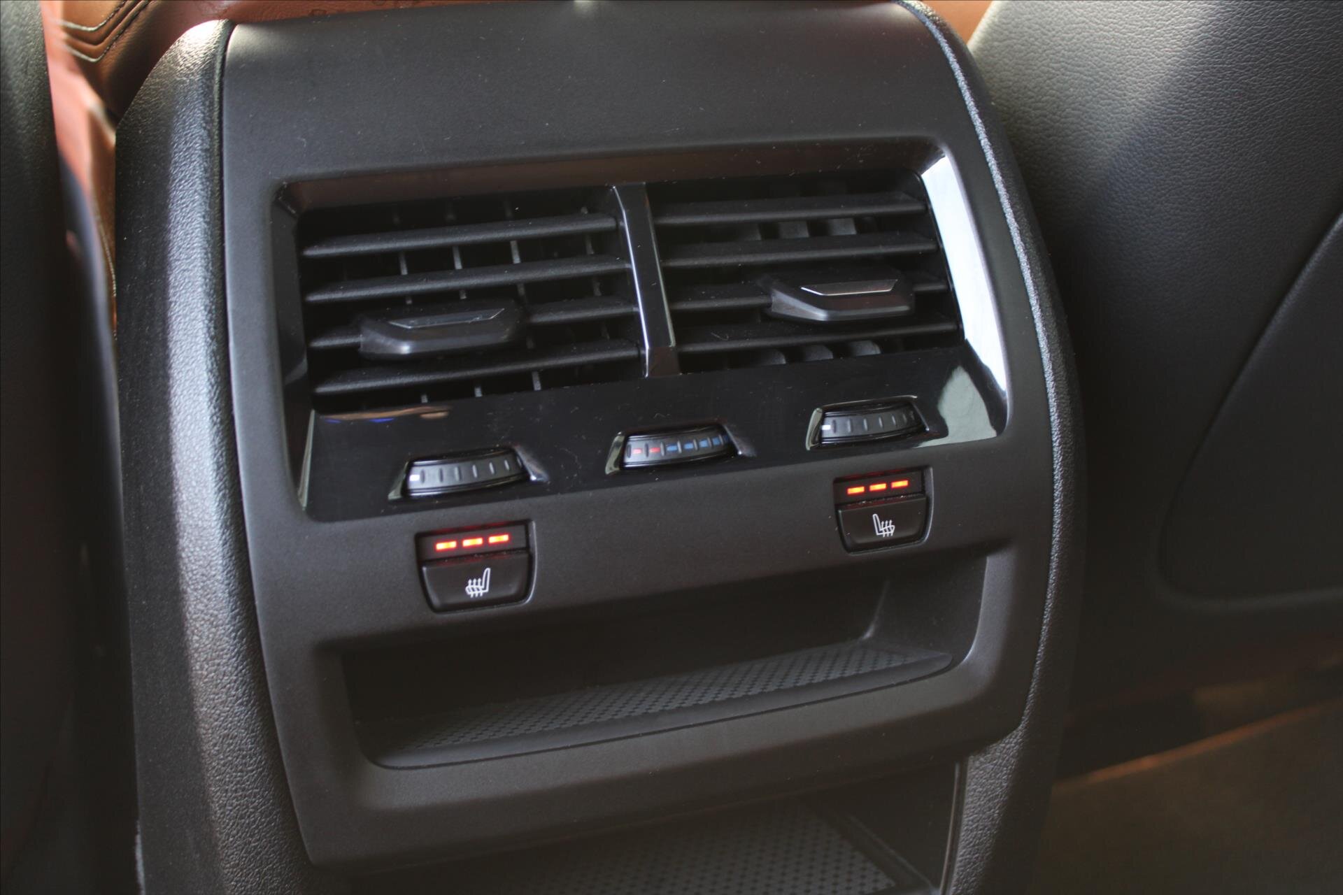 BMW X5 SUV / Terénní 4,4 l 390 kw