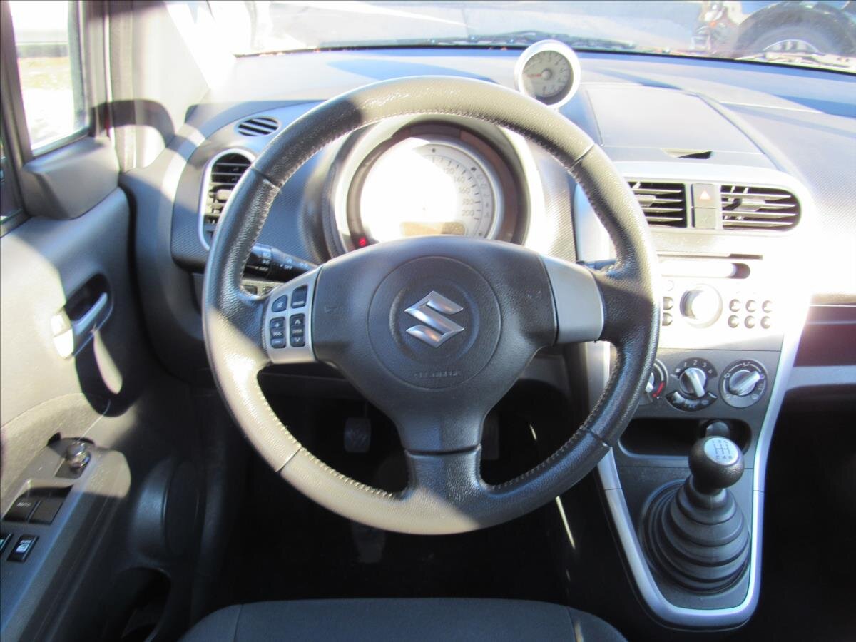 Suzuki Splash Hatchback 996,0 48 kw