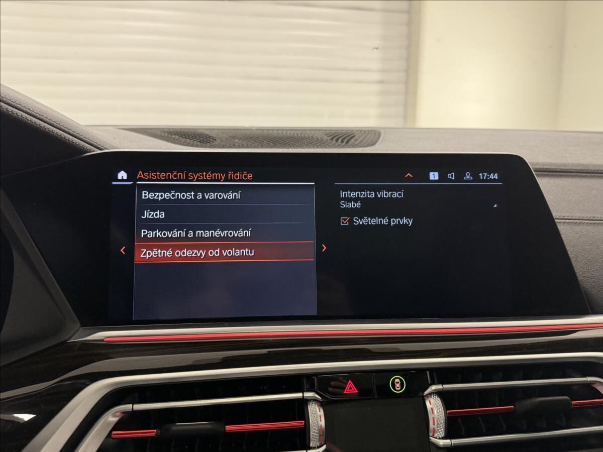 BMW X7 Kombi 3,0 l 250 kw