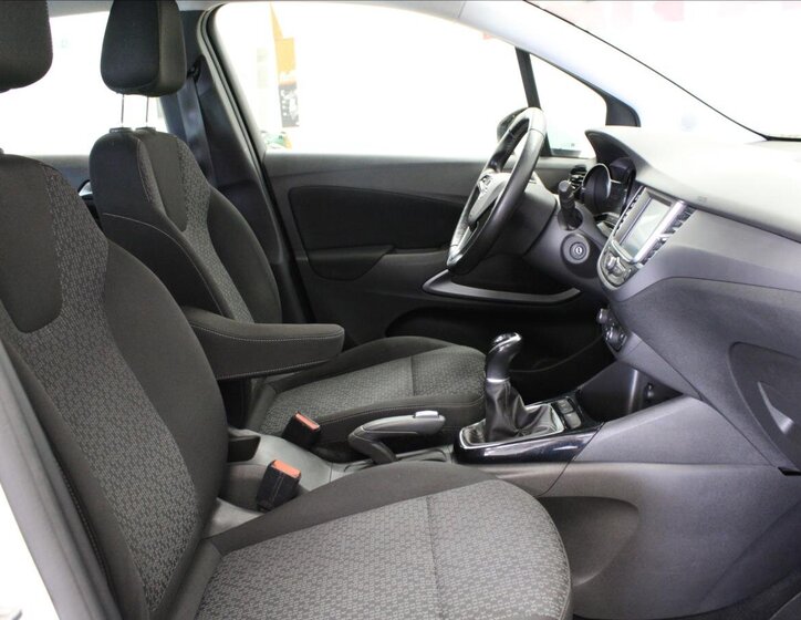 Opel Crossland X SUV / Terénní 1,2 l 61 kw