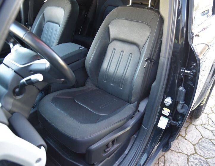 Land Rover Defender SUV 3,0 l 183 kw