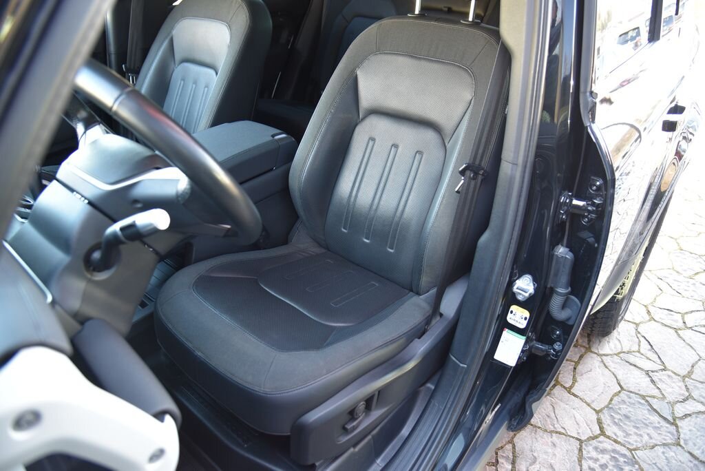 Land Rover Defender SUV 3,0 l 183 kw