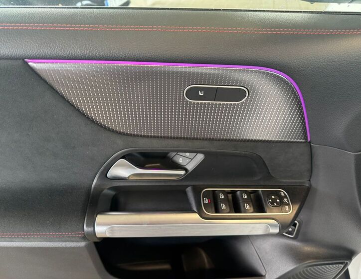 Mercedes-Benz EQB 10