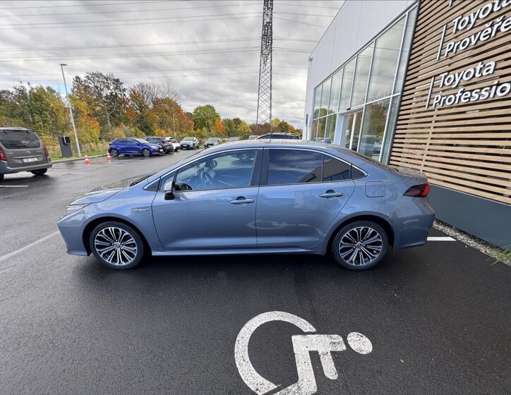 Toyota Corolla Sedan / Limuzína 1,8 l 72 kw