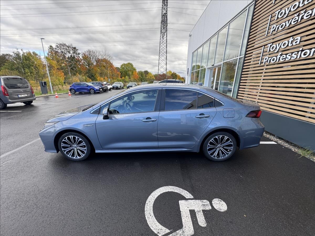 Toyota Corolla Sedan / Limuzína 1,8 l 72 kw