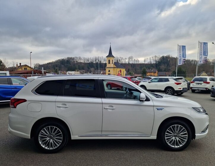 Mitsubishi Outlander SUV / Terénní 2,4 l 165 kw