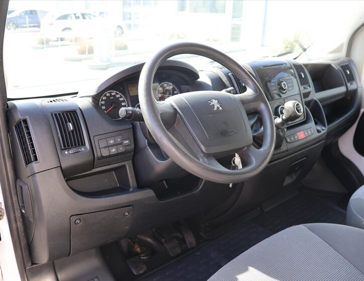Peugeot Boxer Valník 2,2 l 88 kw