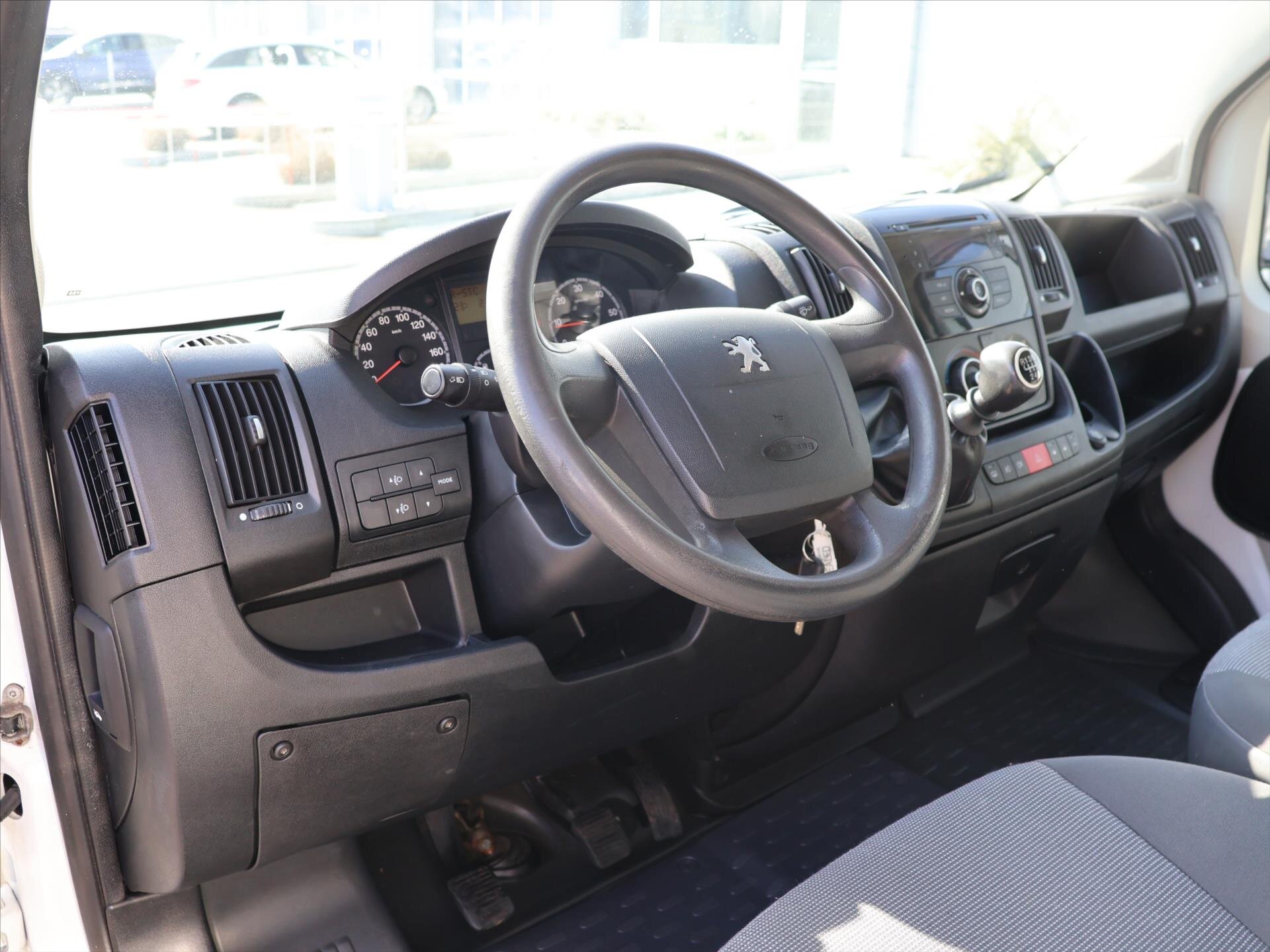 Peugeot Boxer Valník 2,2 l 88 kw