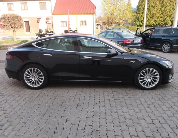 Tesla Model S Hatchback 0,0 310 kw