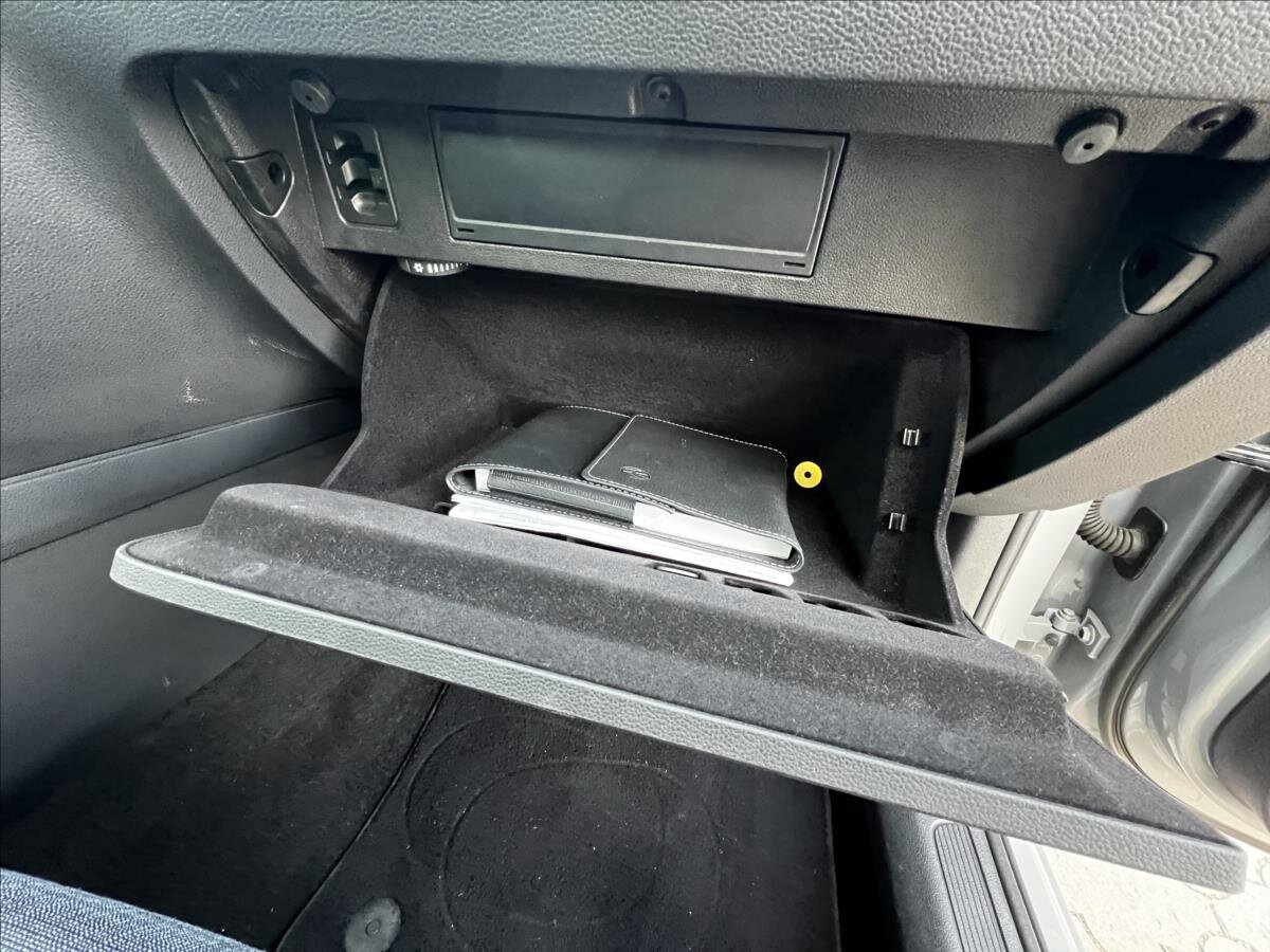 Volkswagen Passat Kombi 1,4 l 160 kw