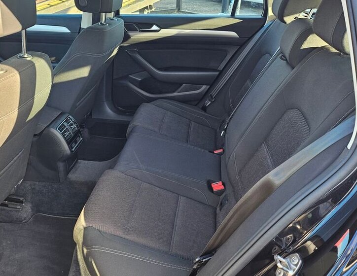 Volkswagen Passat Kombi 1,6 l 88 kw