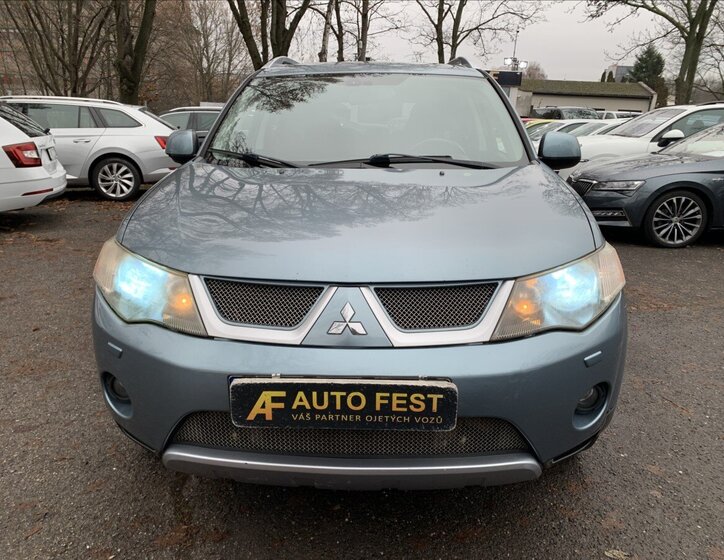 Mitsubishi Outlander 2