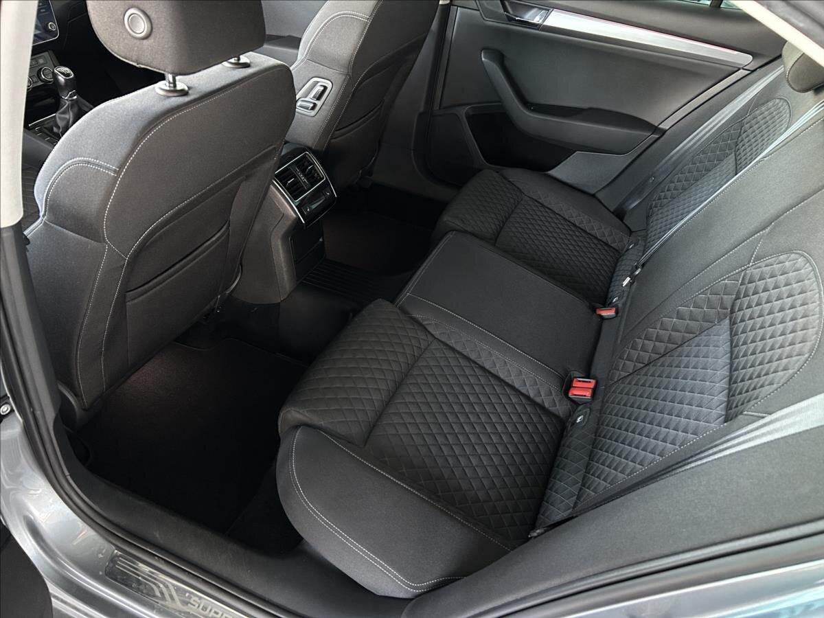 Škoda Superb Sedan / Limuzína 1,4 l 110 kw