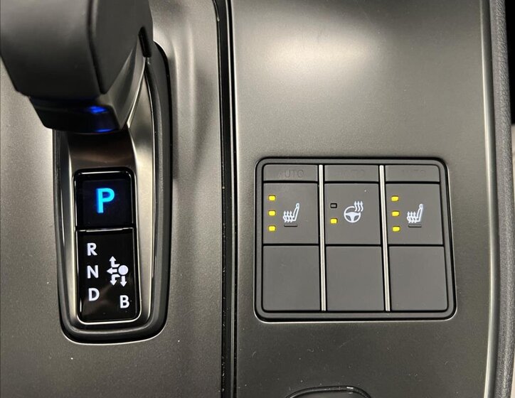 Lexus UX 300h Hatchback 2,0 l 146 kw