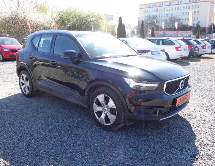Volvo XC40 SUV / Terénní 2,0 l 140 kw