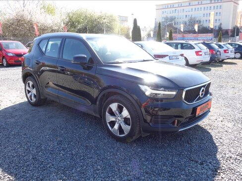 Volvo XC40 SUV / Terénní 2,0 l 140 kw