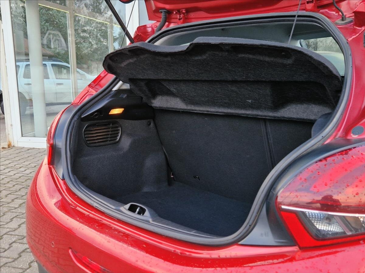 Peugeot 208 Hatchback 1,2 l 61 kw