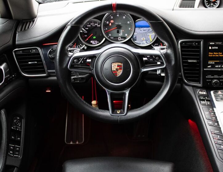 Porsche Panamera 10