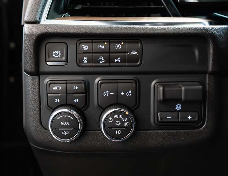 Chevrolet Suburban SUV / Terénní 6,2 l 313 kw