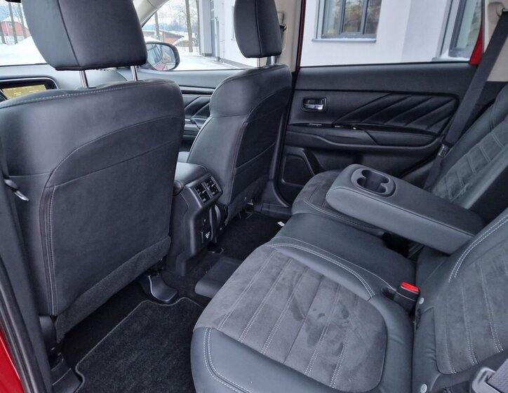 Mitsubishi Outlander SUV 2,4 l 165 kw