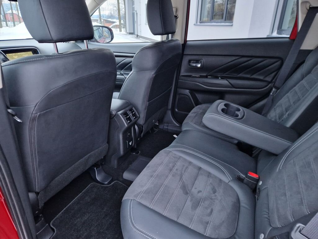 Mitsubishi Outlander SUV 2,4 l 165 kw