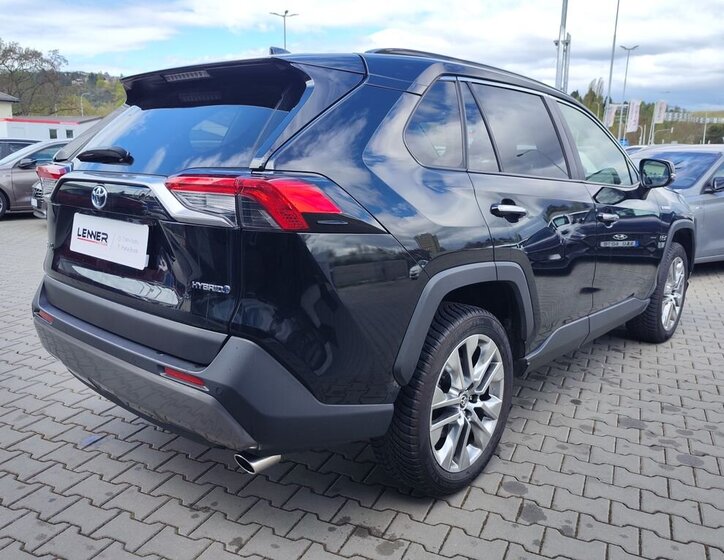 Toyota RAV4 SUV / Terénní 2,5 l 163 kw