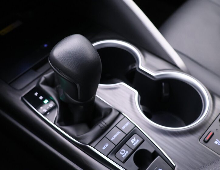 Toyota Camry Sedan / Limuzína 2,5 l 131 kw