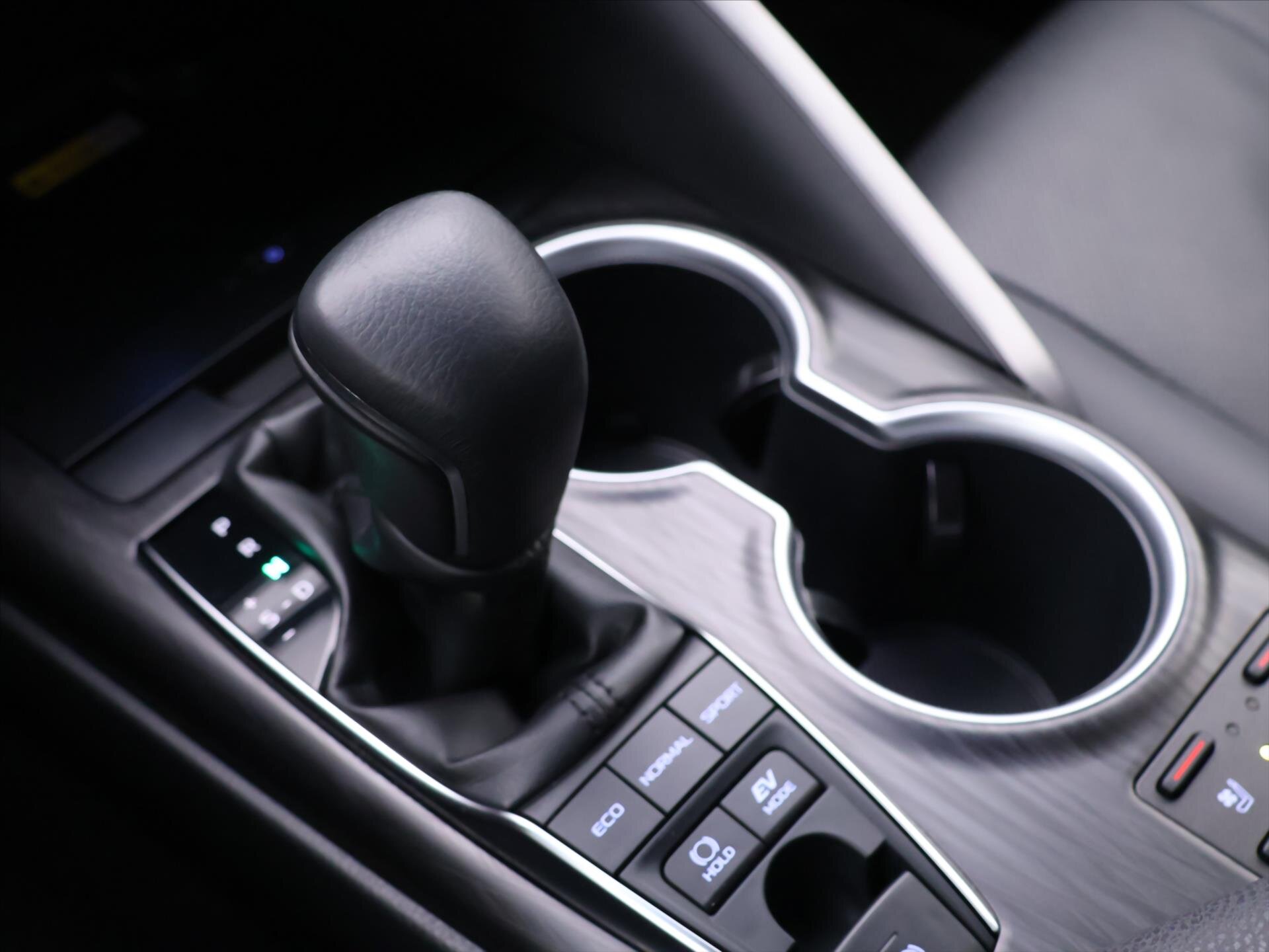 Toyota Camry Sedan / Limuzína 2,5 l 131 kw