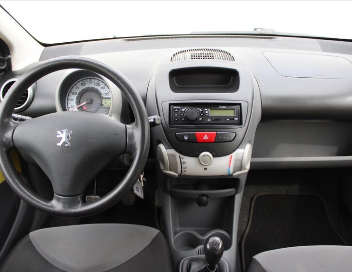 Peugeot 107 Hatchback 998,0 50 kw