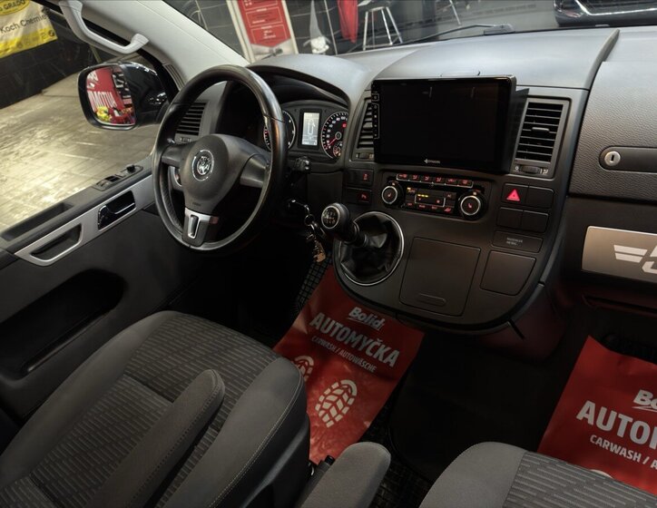 Volkswagen Multivan 15