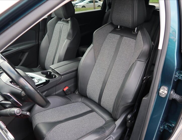 Peugeot 5008 SUV / Terénní 1,2 l 96 kw