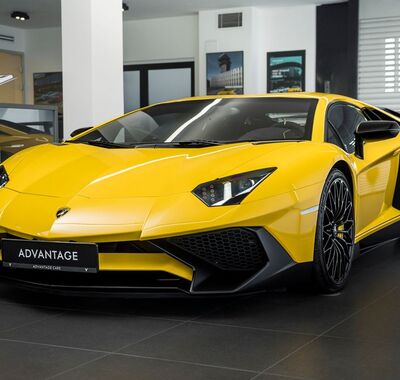 Lamborghini Aventador 1