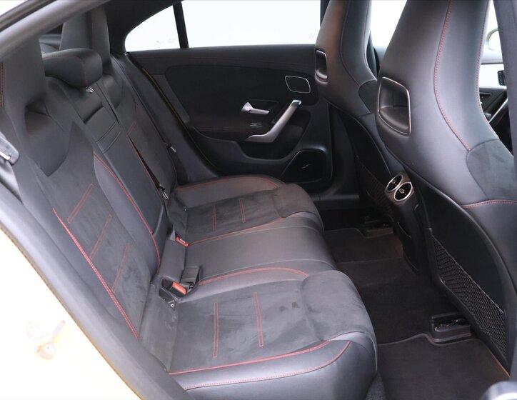 Mercedes-Benz CLA Sedan / Limuzína 2,0 l 140 kw