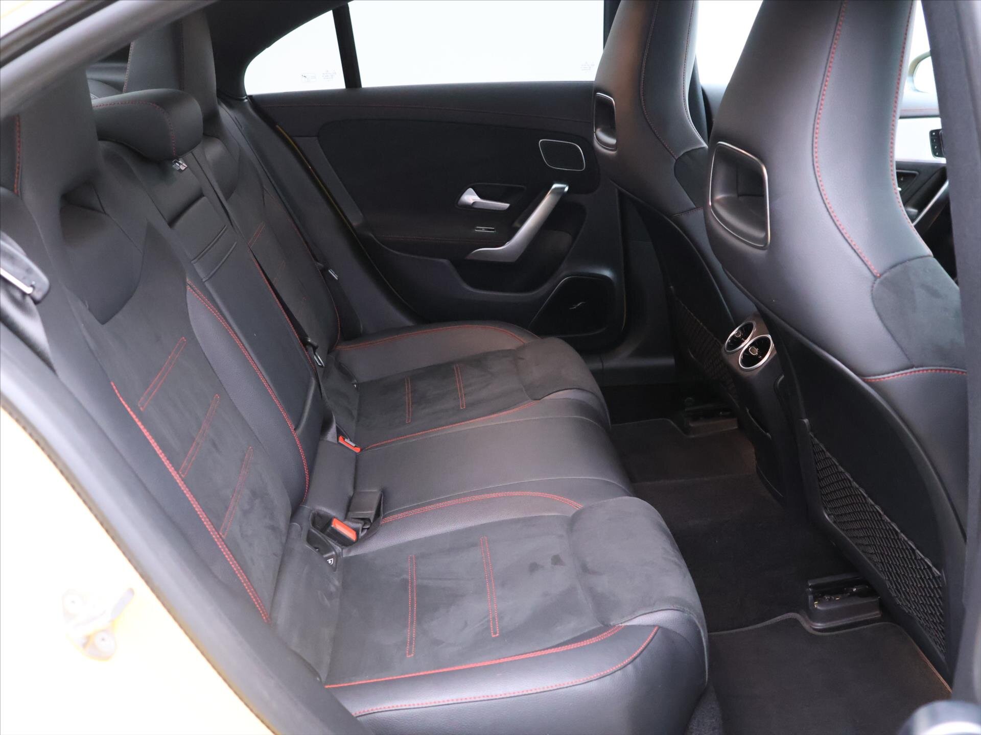 Mercedes-Benz CLA Sedan / Limuzína 2,0 l 140 kw