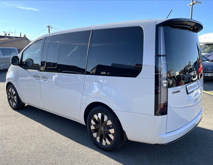 Hyundai Staria 7