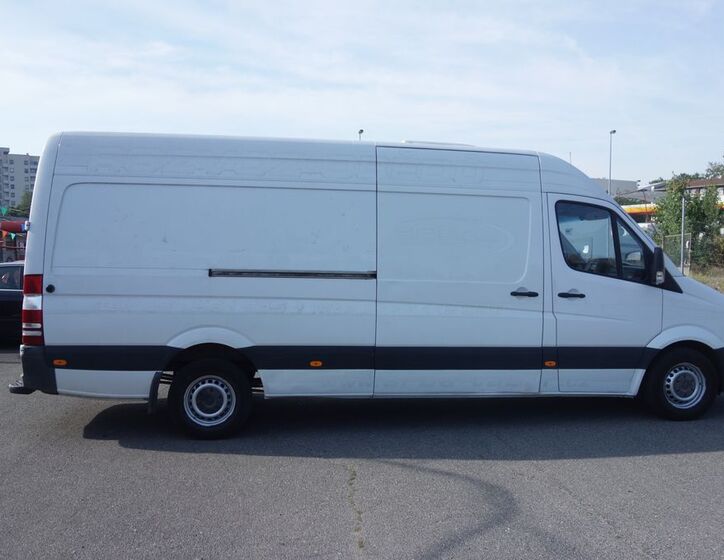 Mercedes-Benz Sprinter 11
