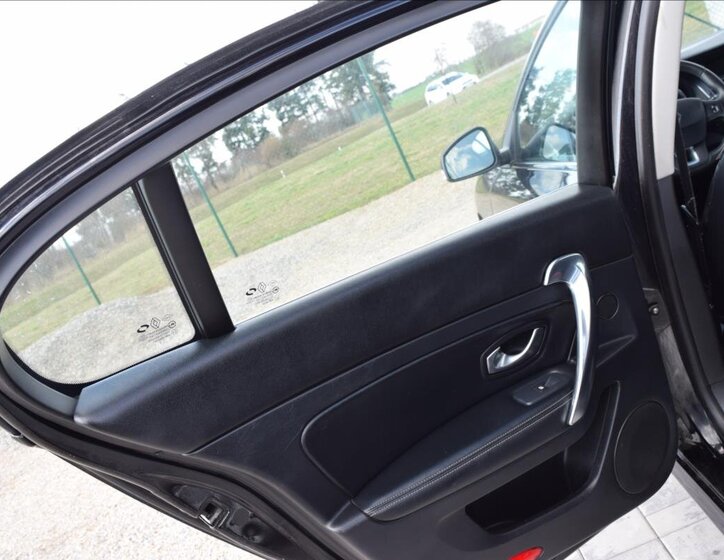 Renault Latitude Sedan / Limuzína 2,0 l 110 kw