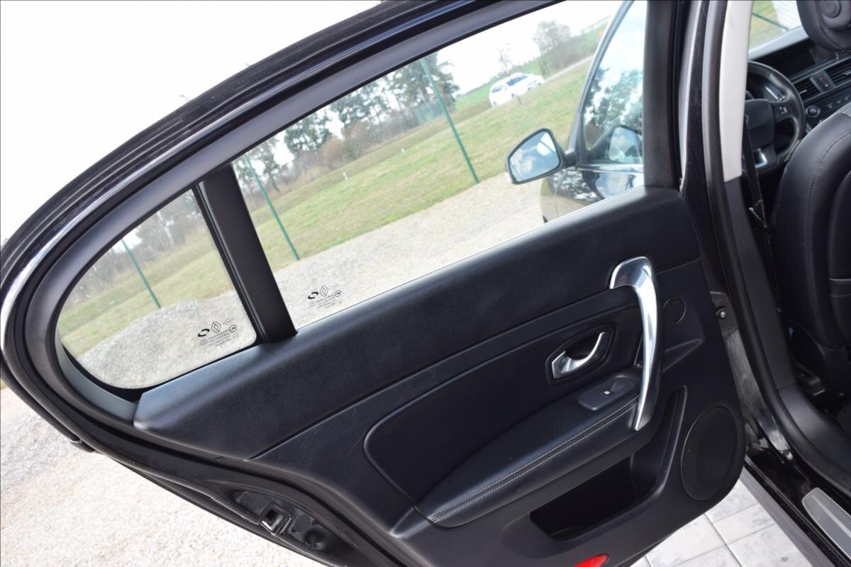 Renault Latitude Sedan / Limuzína 2,0 l 110 kw